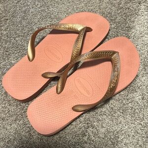 Havianas size 9/10 rose gold flip flops